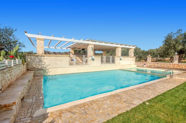 Villa Amico by Villa Plus gallery image 2