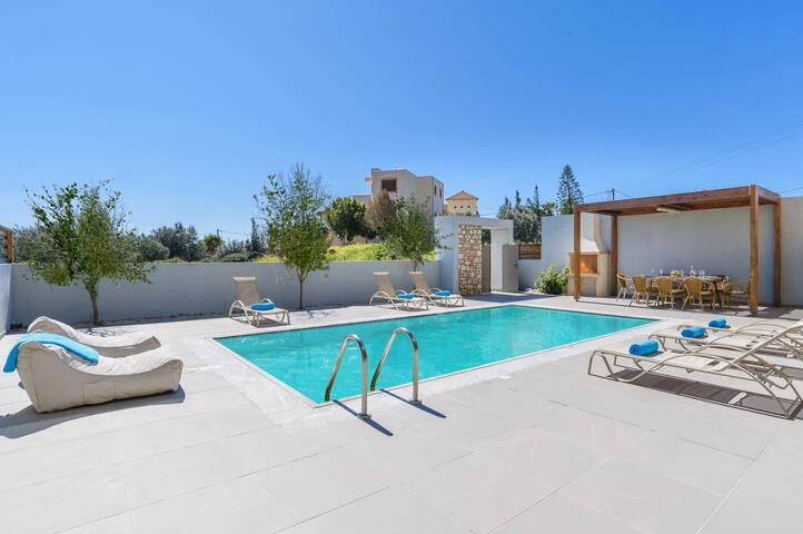 Villa Angelina Olivestone by Villa Plus gallery image 2