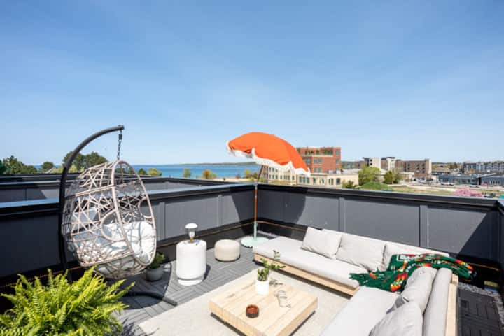 The Loft On Gillis | Ac | Pet Friendly | Rooftop | - Traverse City, MI