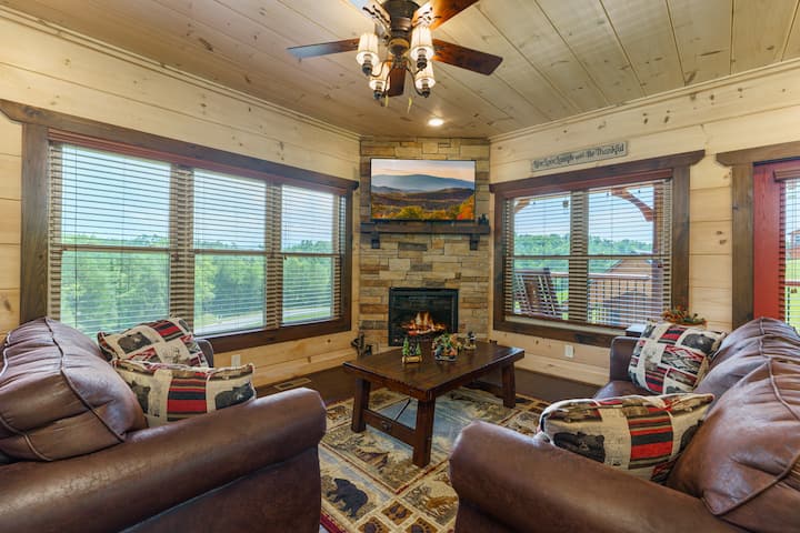 No Steep Rd 3m Dollywd Htub Movie/game Slp12 3k 2q - Pigeon Forge, TN
