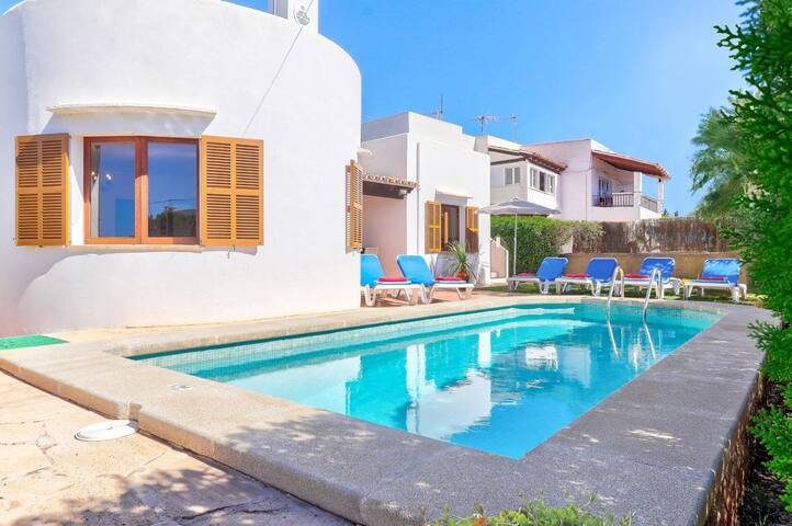 Villa Antonia Sol by Villa Plus gallery image 5