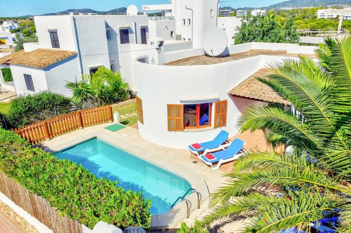 Villa Antonia Sol by Villa Plus gallery image 4