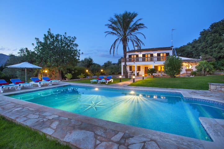 Villa Busqueroles by Villa Plus gallery image 3