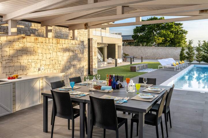 Villa Campanella by Villa Plus gallery image 4