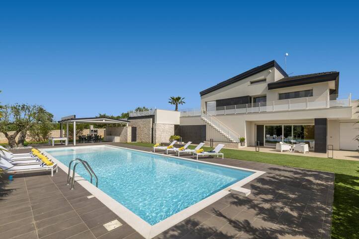 Villa Campanella by Villa Plus