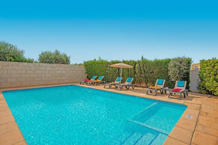 Villa Candela by Villa Plus gallery image 5