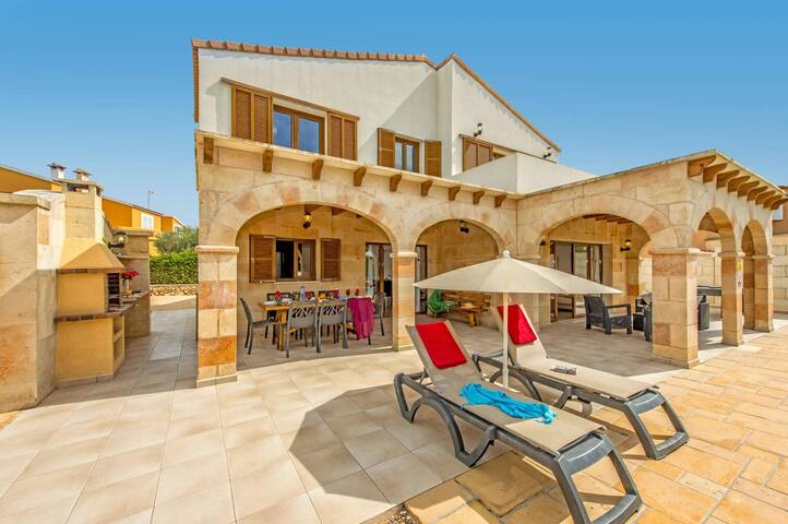 Villa Candela by Villa Plus gallery image 4