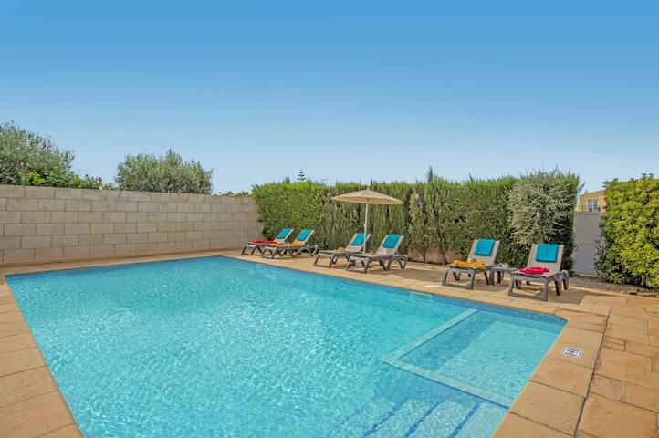 Villa Candela by Villa Plus gallery image 2