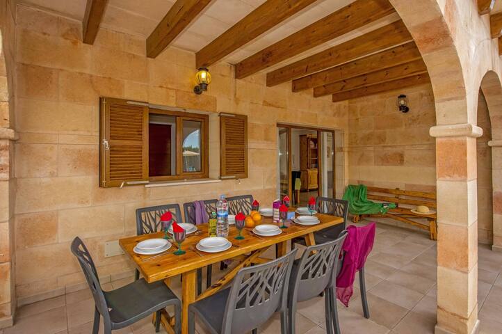 Villa Candela by Villa Plus gallery image 3