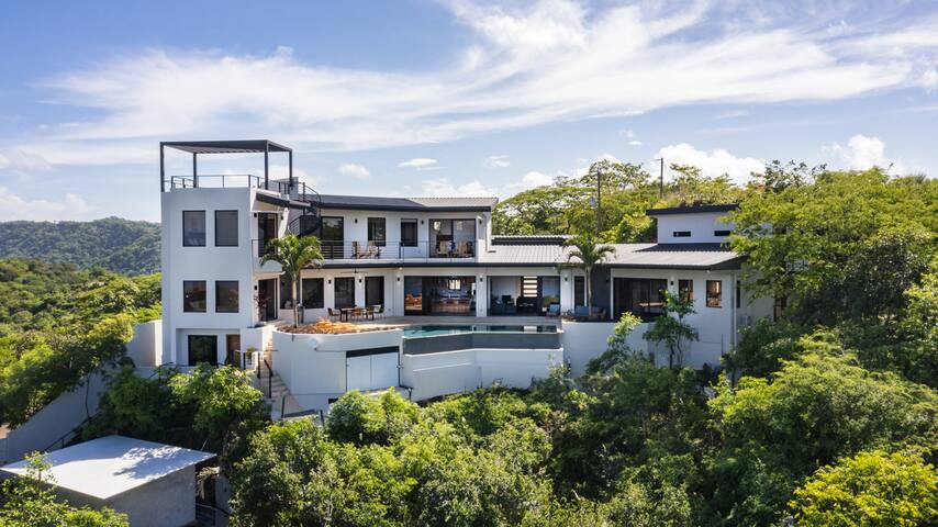 Serene Villa: Ocean View Pool, Rooftop Deck, 5 Br