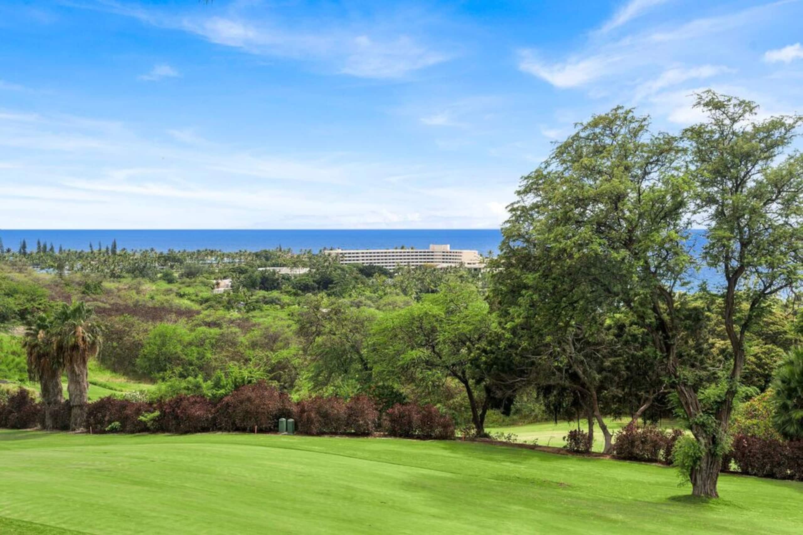 Condo in Kailua-Kona · ★5.0 · 2 bedrooms · 4 beds · 2.5 baths - Image 25