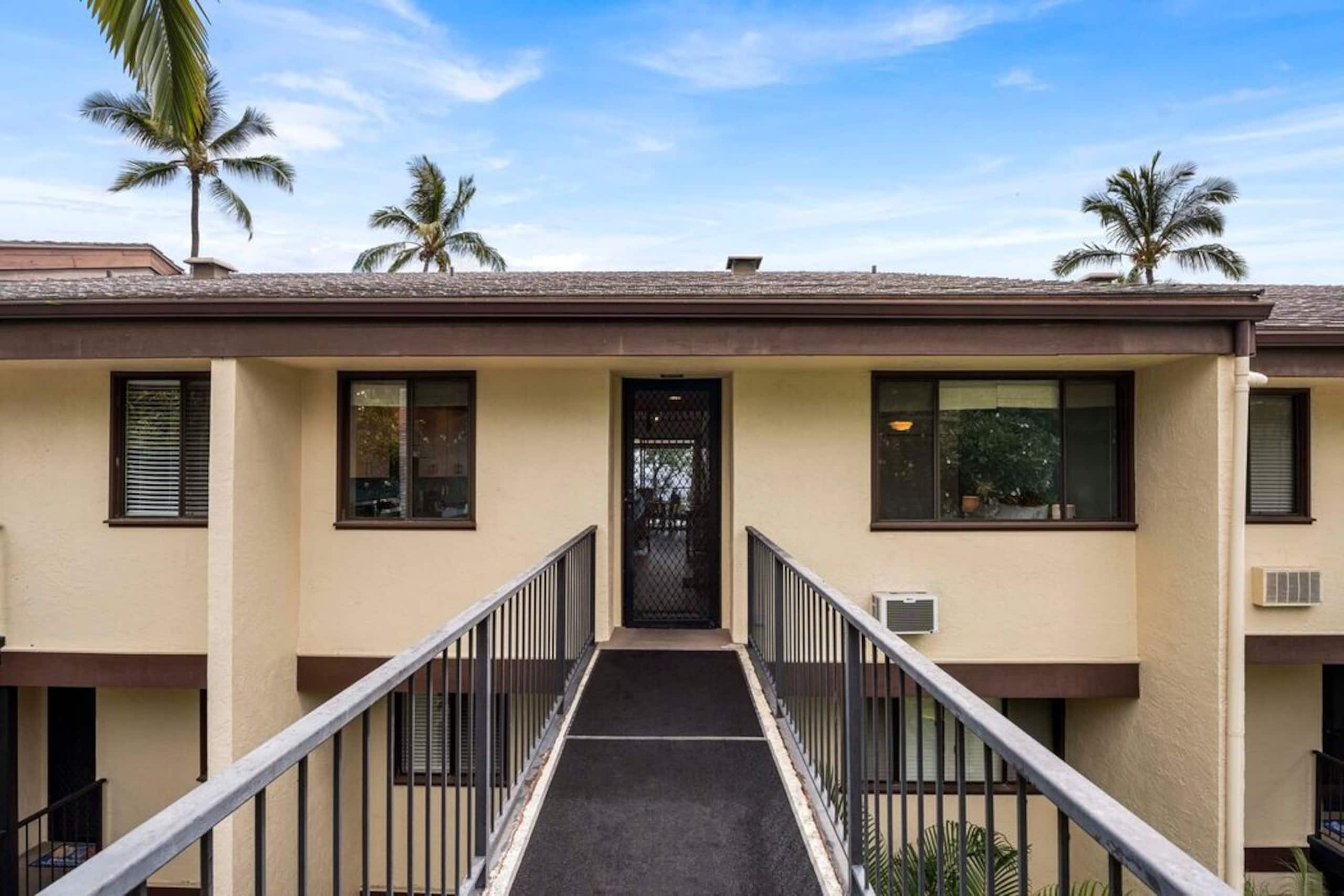 Condo in Kailua-Kona · ★5.0 · 2 bedrooms · 4 beds · 2.5 baths - Image 28