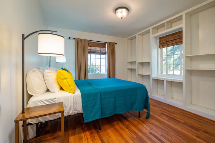 Ова е совршено место за одмор по долгиот ден на шопинг, разгледување локации, посети на музеи и популарни посети на ресторани!