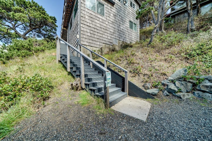 Amazing Deck Views-Pet's Ok-Beach Across Street - Houses for Rent