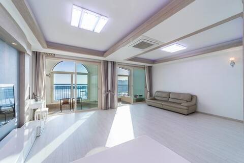 Room 505 (32 sqm twin bedroom 1, small room 1/large living room 1, spa)