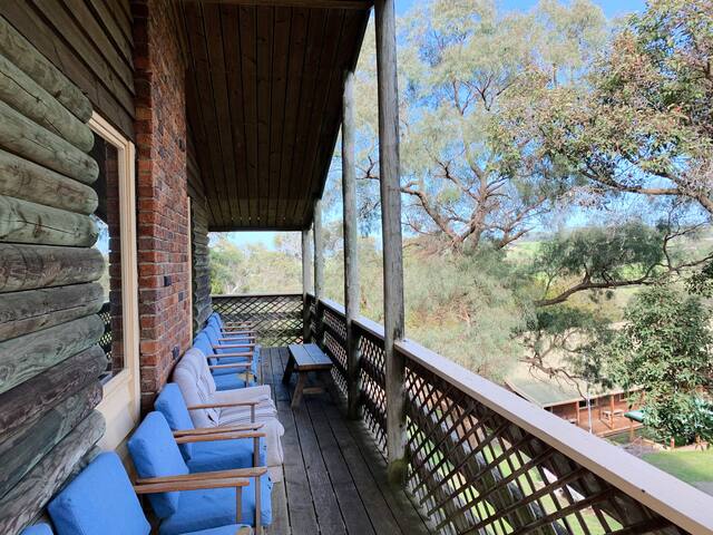 Family Group Lodge – Iluka Retreat – Warrawong gallery image 4