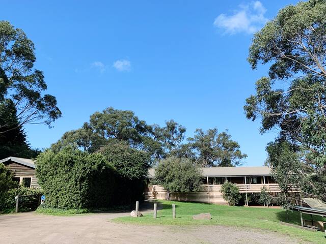 Family Group Lodge – Iluka Retreat – Warrawong gallery image 3