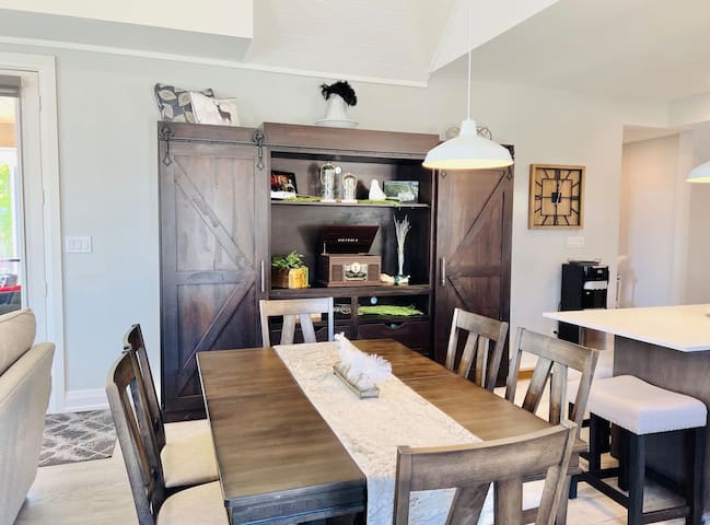 Legacy Cottages On Lake Rosseau managed Airbnb listing 1
