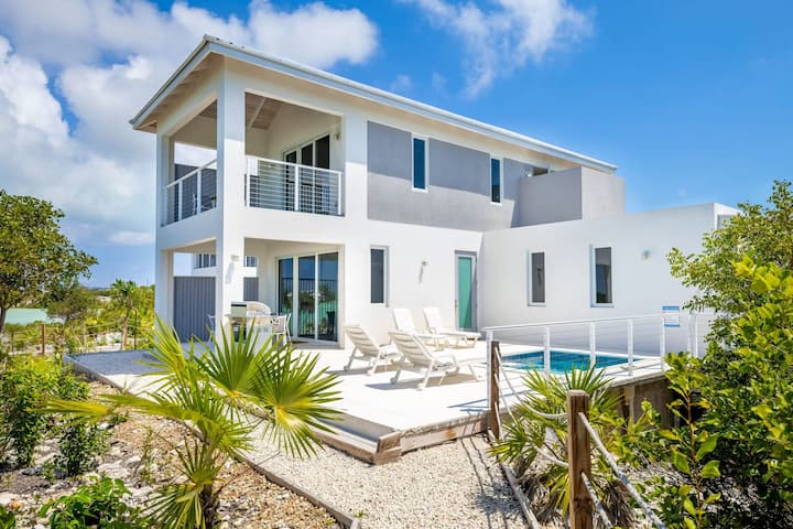 Tropical Waterfront Cooper Jack Bay Villa - Villas for Rent in