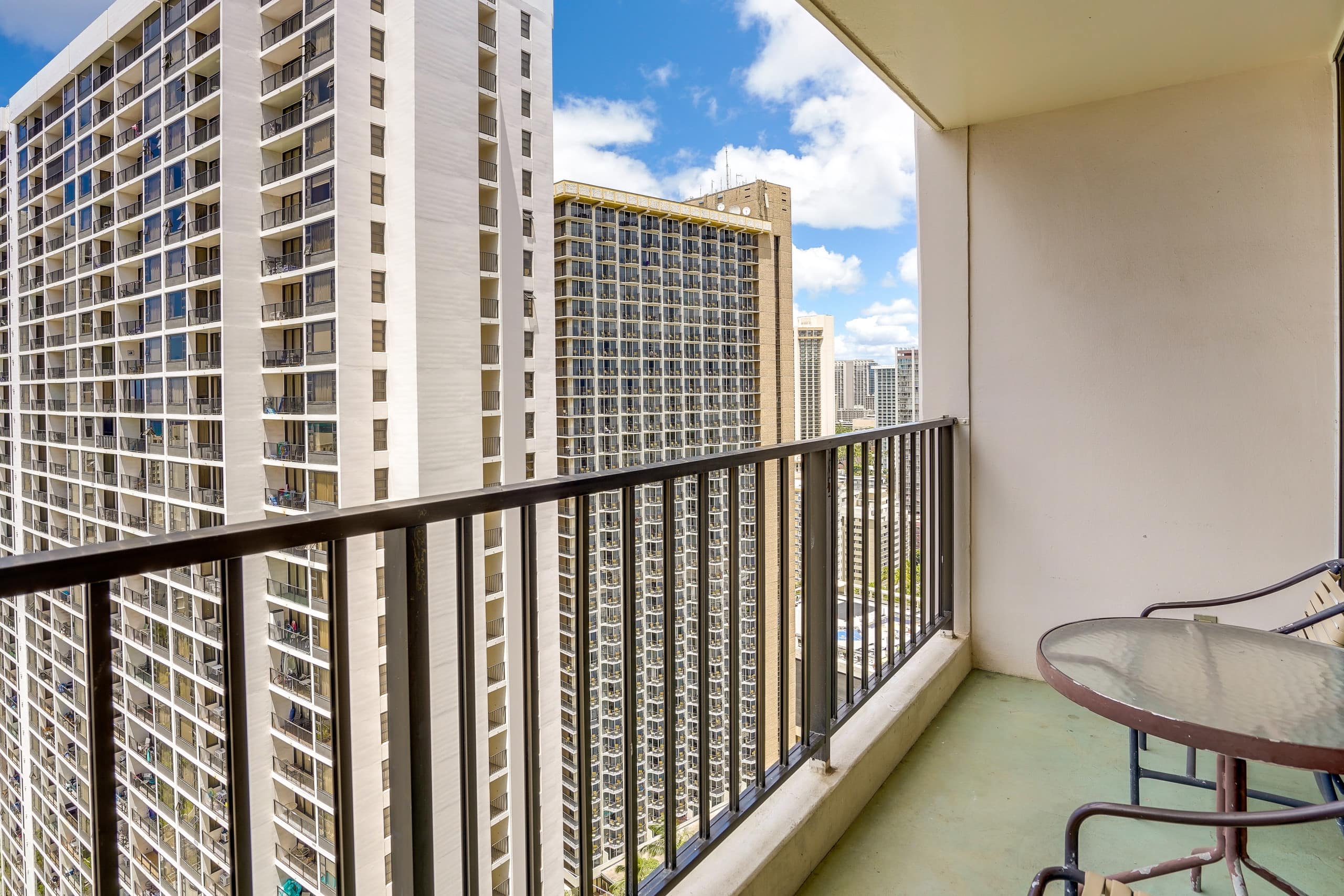 Condo in Honolulu · ★4.13 · 1 bedroom · 2 beds · 1 bath - Image 18