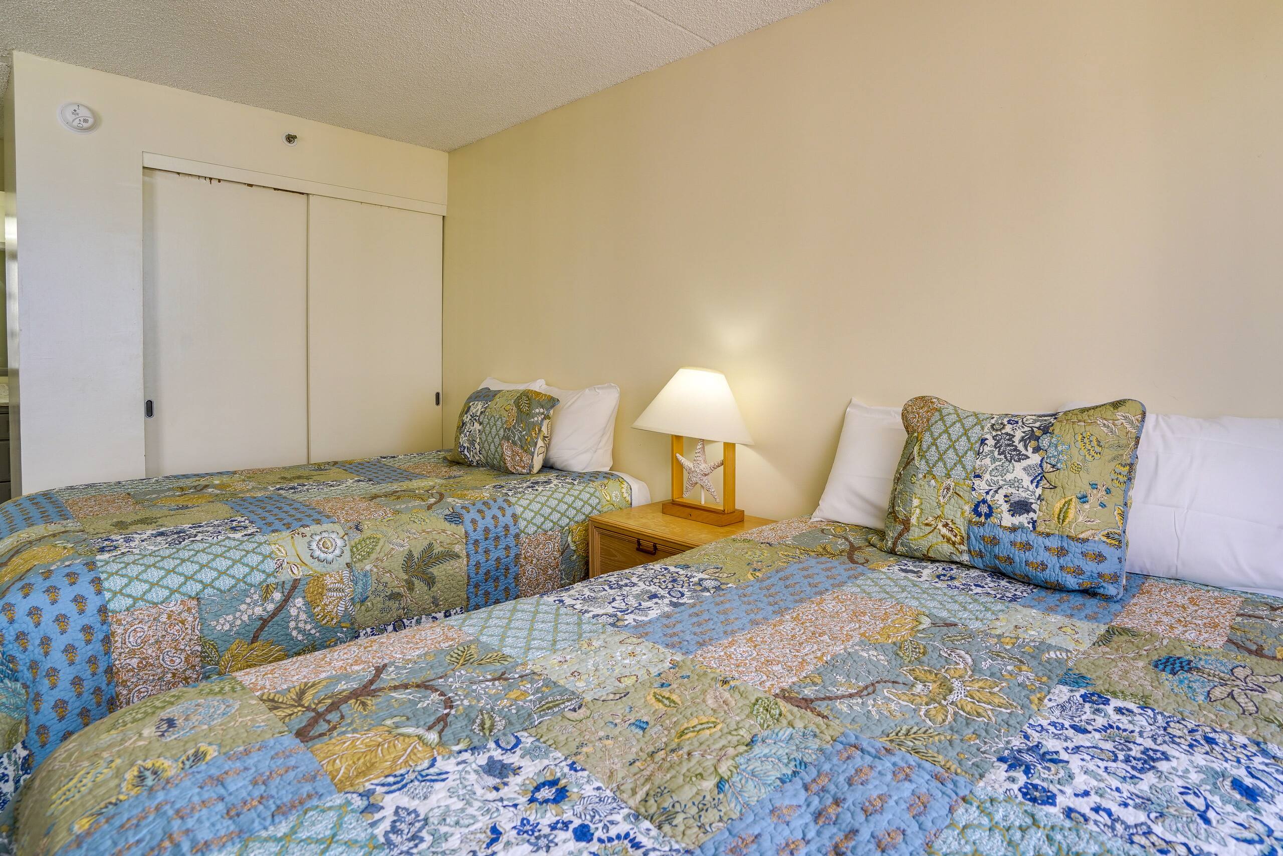 Condo in Honolulu · ★4.13 · 1 bedroom · 2 beds · 1 bath - Image 14