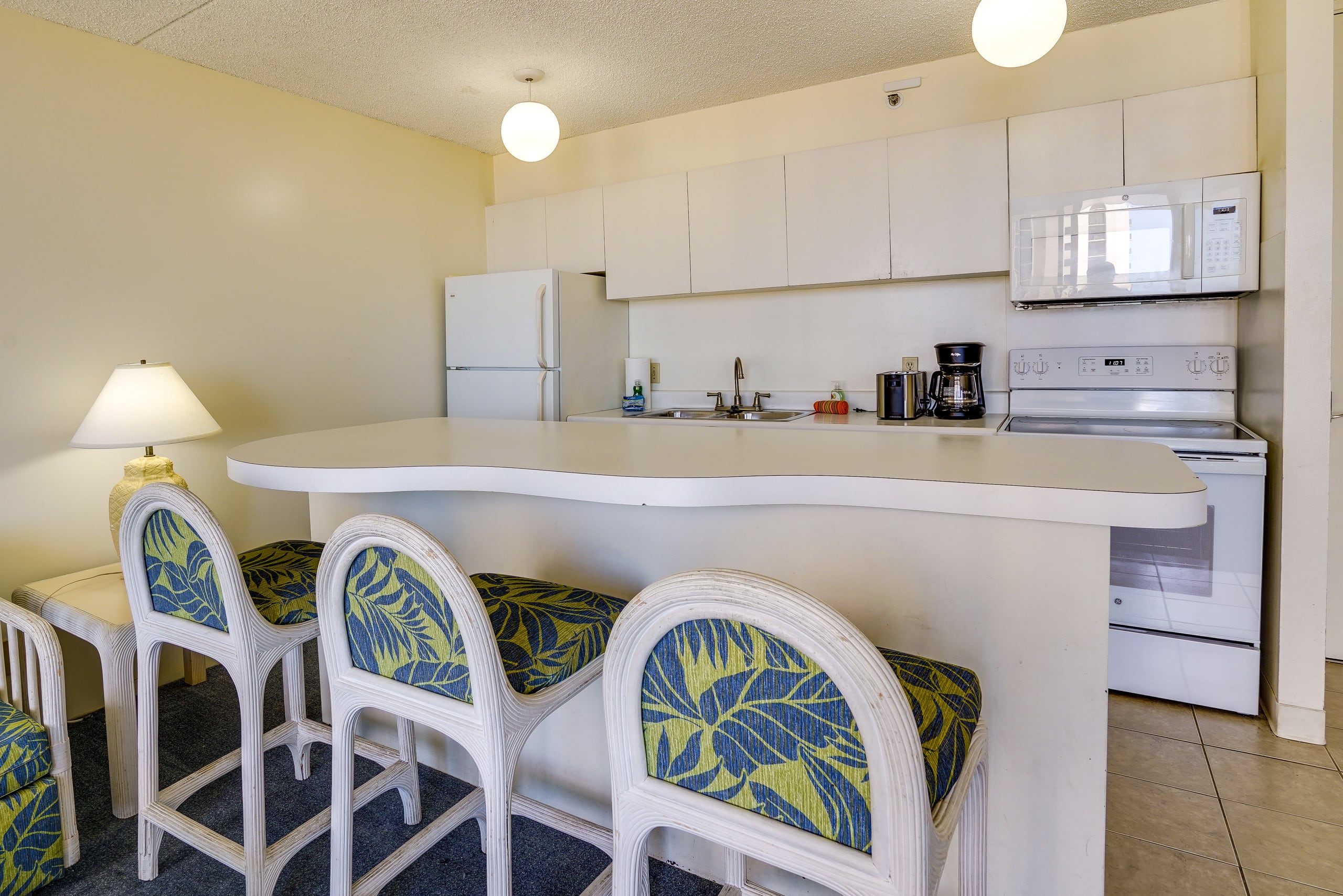 Condo in Honolulu · ★4.13 · 1 bedroom · 2 beds · 1 bath - Image 2
