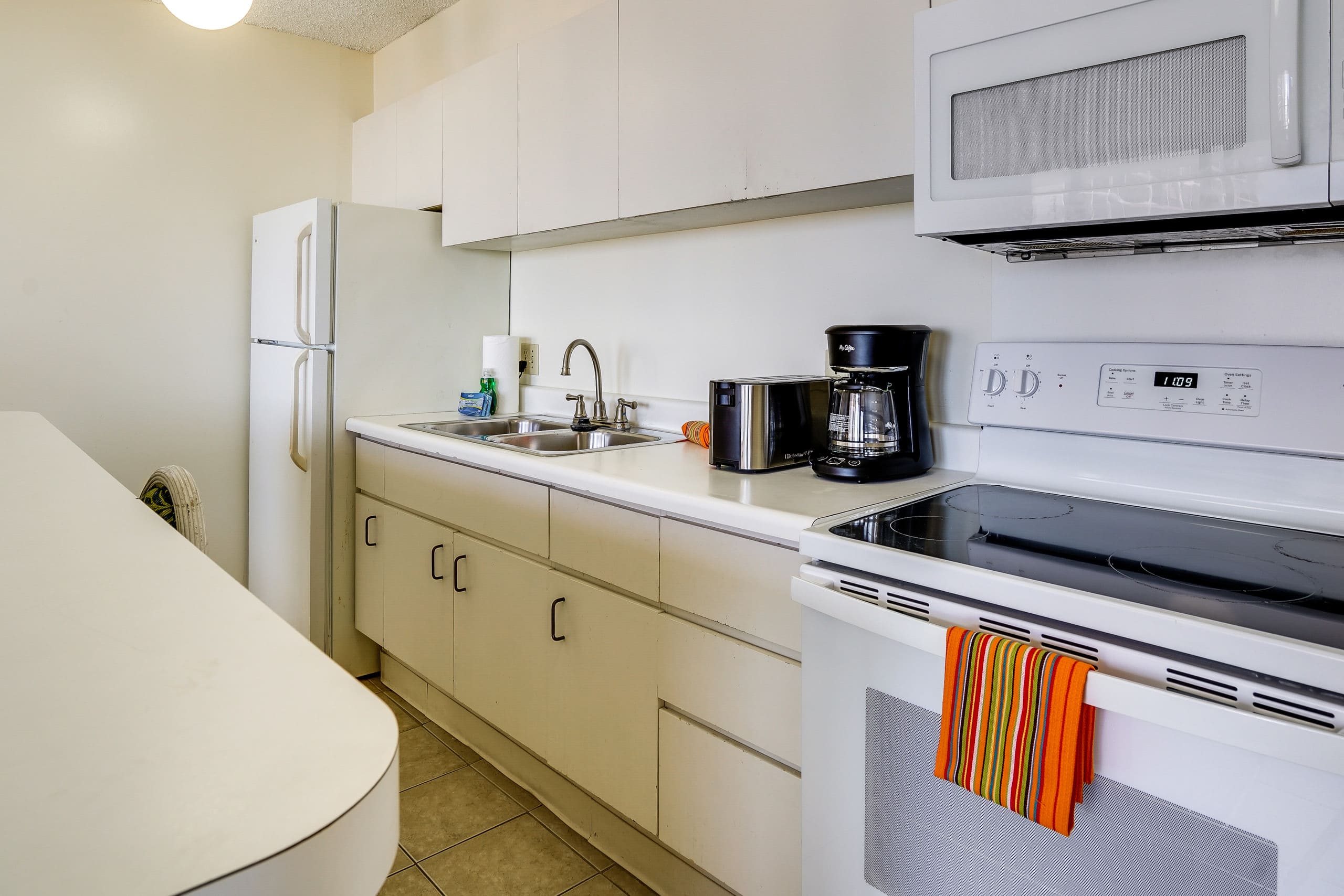 Condo in Honolulu · ★4.13 · 1 bedroom · 2 beds · 1 bath - Image 8