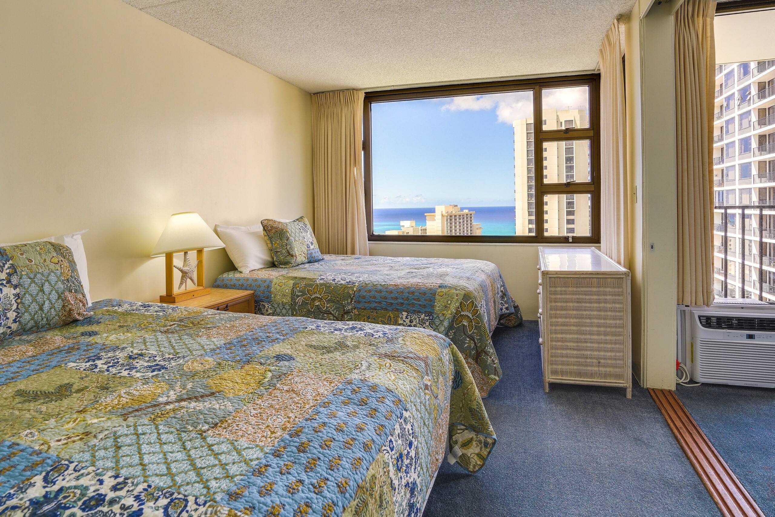 Condo in Honolulu · ★4.13 · 1 bedroom · 2 beds · 1 bath - Image 12