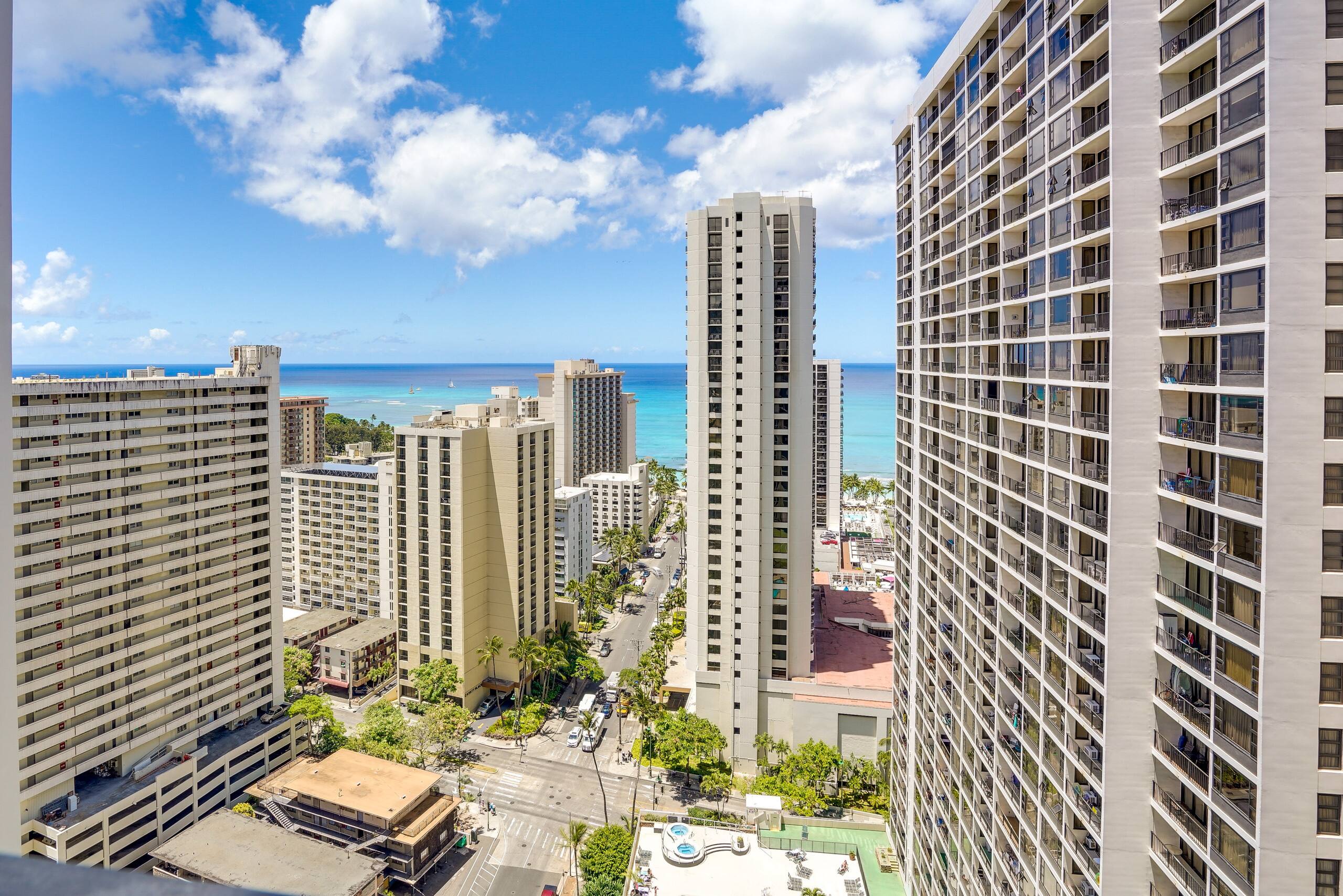 Condo in Honolulu · ★4.13 · 1 bedroom · 2 beds · 1 bath - Image 3