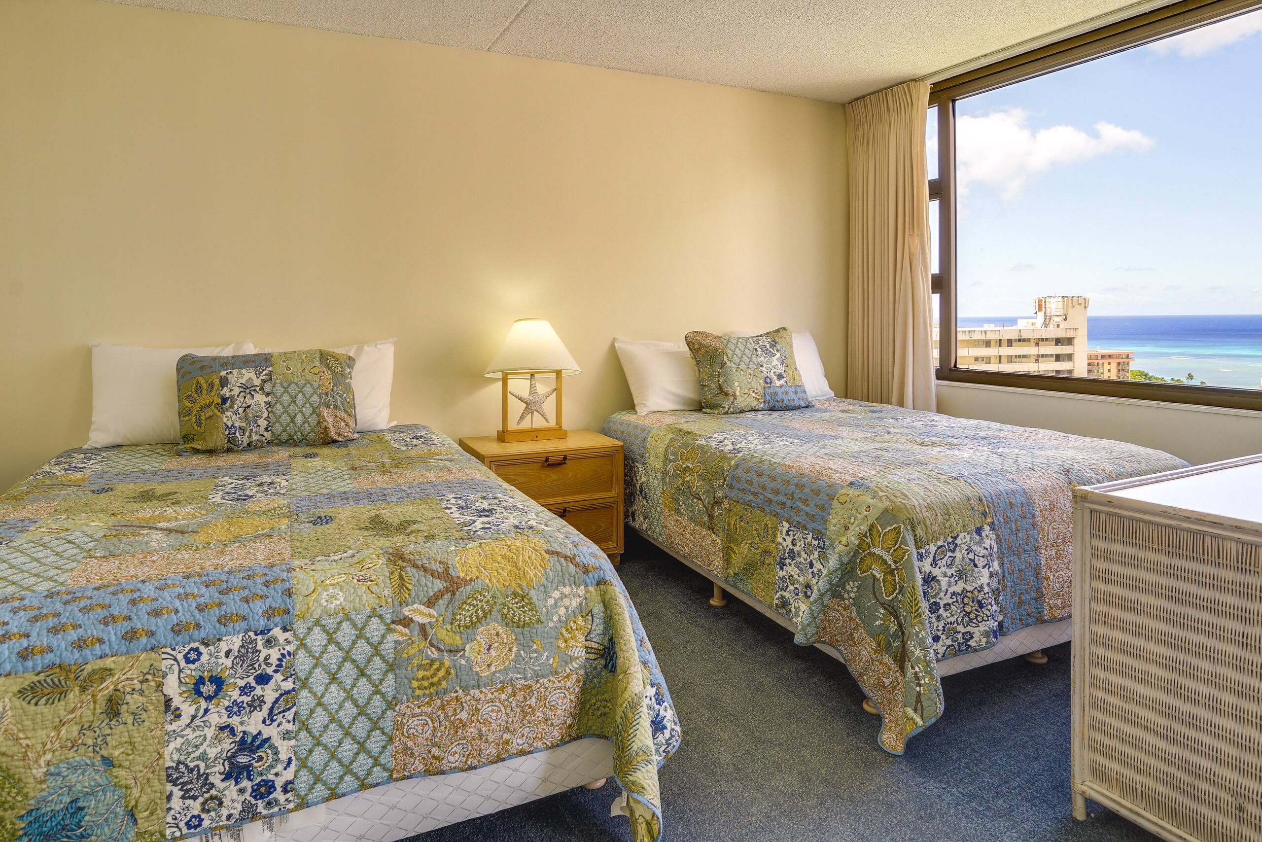 Condo in Honolulu · ★4.13 · 1 bedroom · 2 beds · 1 bath - Image 11