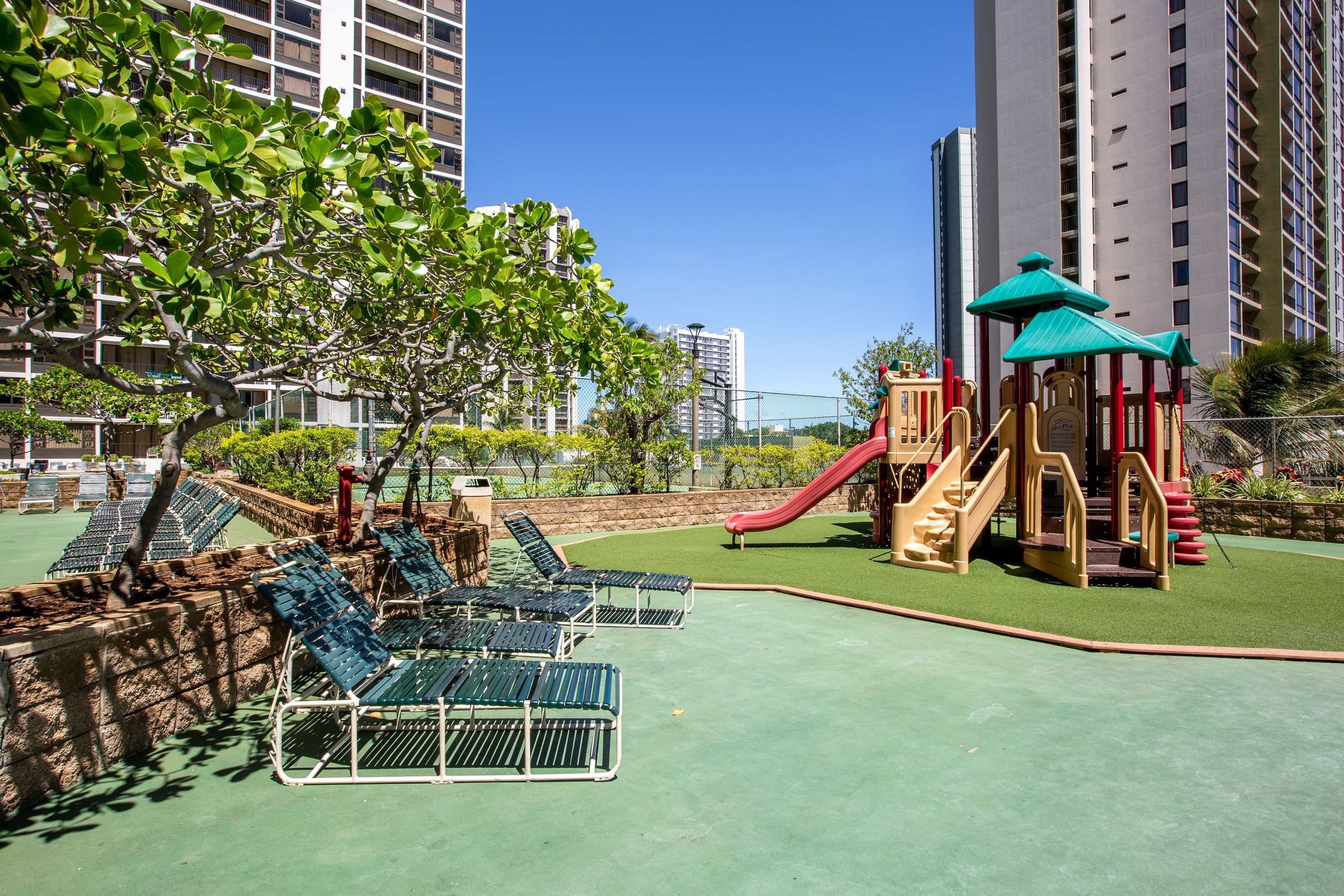 Condo in Honolulu · ★4.13 · 1 bedroom · 2 beds · 1 bath - Image 26