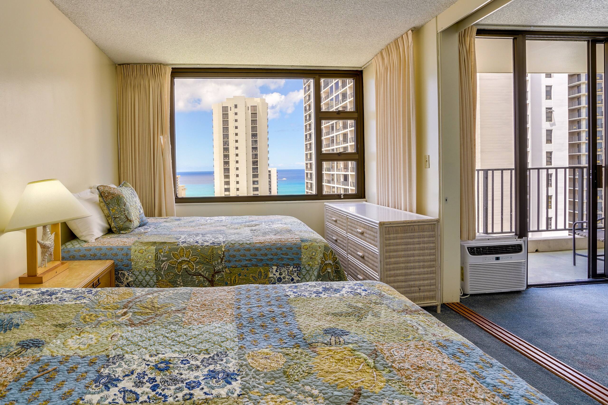 Condo in Honolulu · ★4.13 · 1 bedroom · 2 beds · 1 bath - Image 13