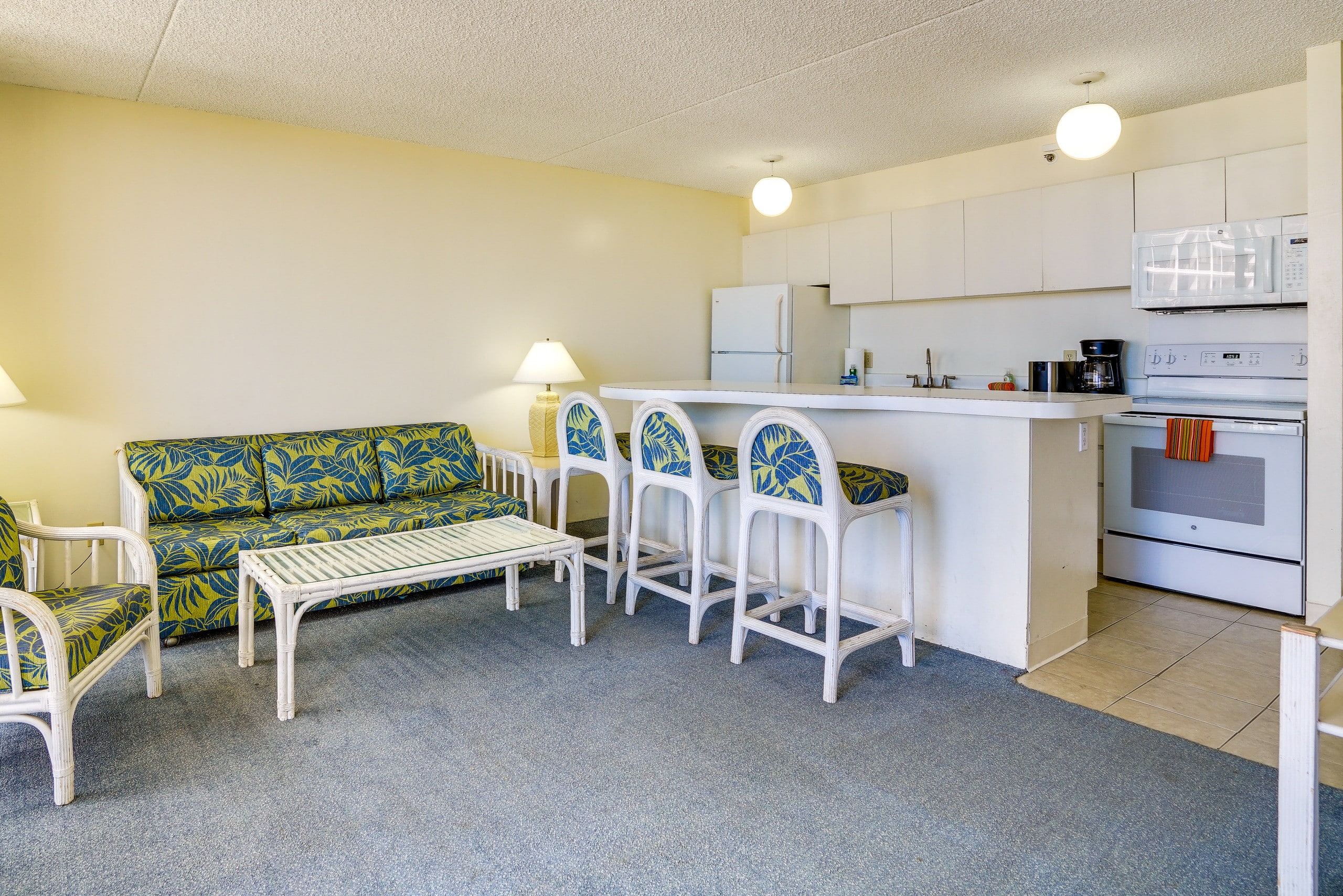 Condo in Honolulu · ★4.13 · 1 bedroom · 2 beds · 1 bath - Image 5