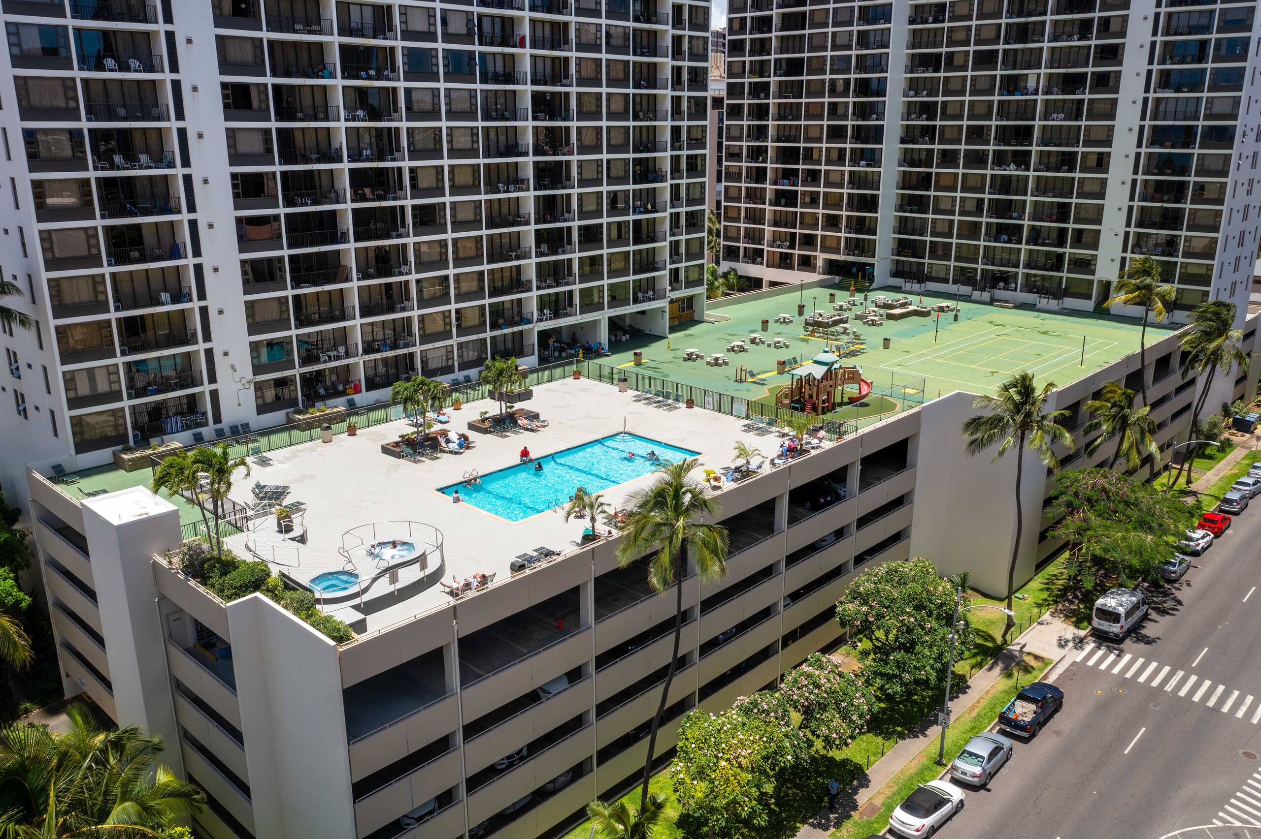 Condo in Honolulu · ★4.13 · 1 bedroom · 2 beds · 1 bath - Image 28