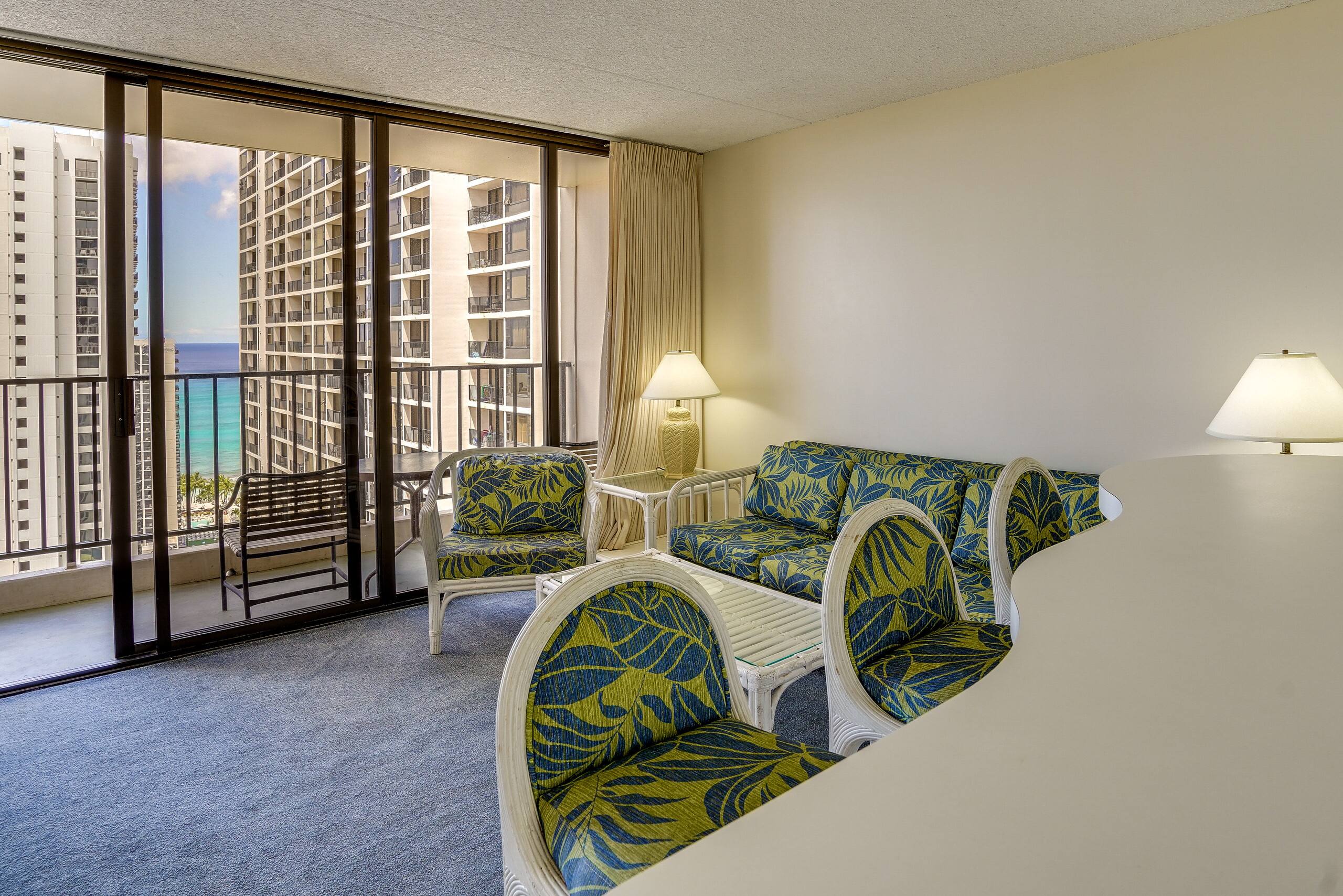 Condo in Honolulu · ★4.13 · 1 bedroom · 2 beds · 1 bath - Image 6