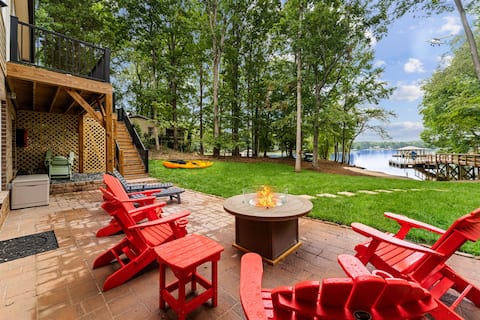 Sandy Beach, 2 King Suites, Game Rooms & Views!