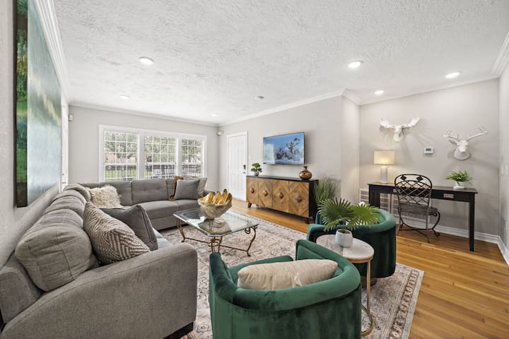 Queen Gambit managed Airbnb listing 2