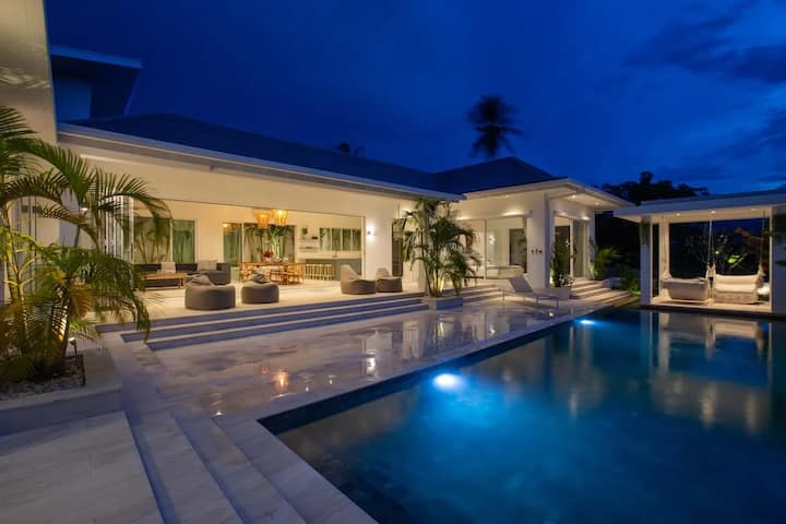 Enchanting 4Br Villa Private Pool & Breakfast incl