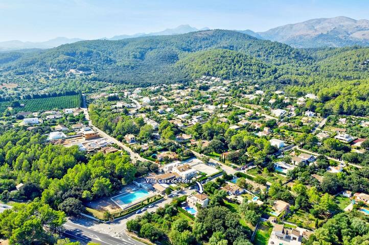 Villa Casa de Pedra by Villa Plus gallery image 2