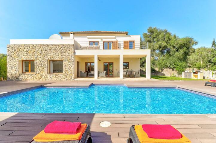 Villa Casa de Pedra by Villa Plus gallery image 3