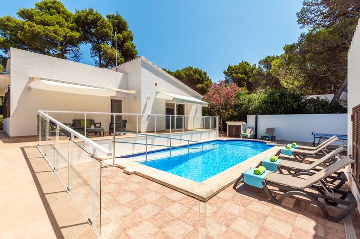 Villa Casa Feliz by Villa Plus gallery image 2