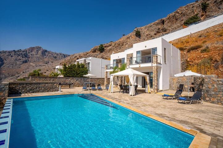 Villa Castello by Villa Plus gallery image 2