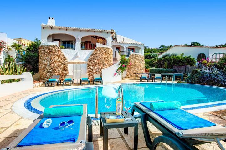 Villa Corina by Villa Plus gallery image 4