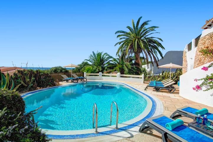 Villa Corina by Villa Plus gallery image 5