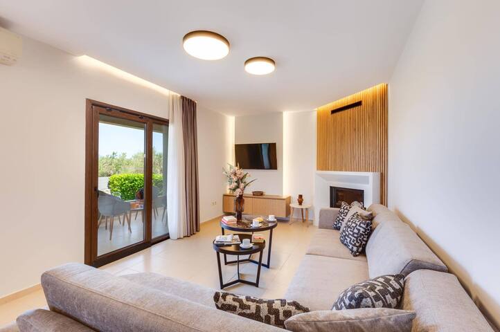 Villa Erato by Villa Plus gallery image 4