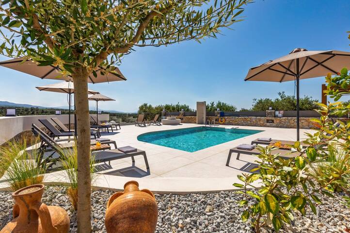 Villa Erato by Villa Plus gallery image 2