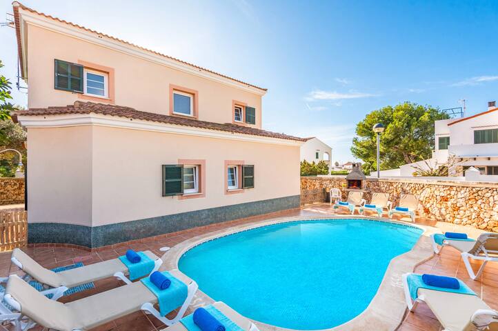 Villa Genestar by Villa Plus gallery image 4