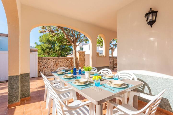 Villa Genestar by Villa Plus gallery image 3