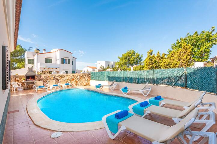 Villa Genestar by Villa Plus gallery image 2