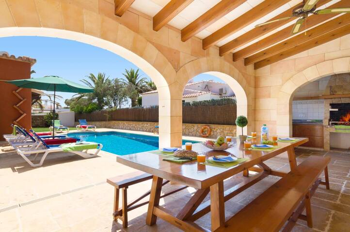 Villa Hegoalde by Villa Plus gallery image 2